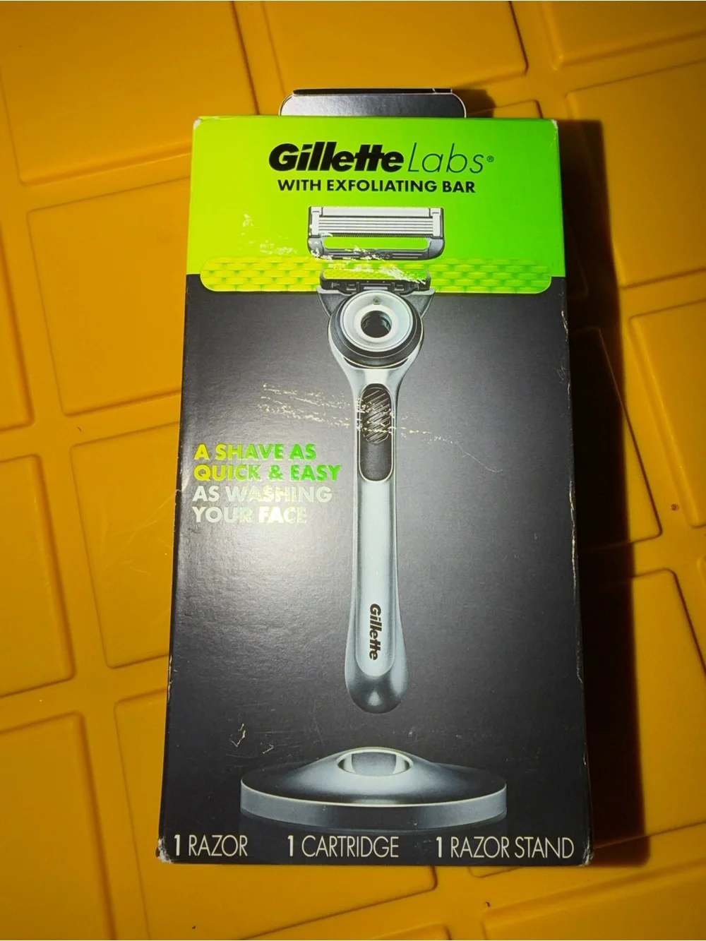 Gillette Labs Men’s Razor with Exfoliating Bar – Silver & Green